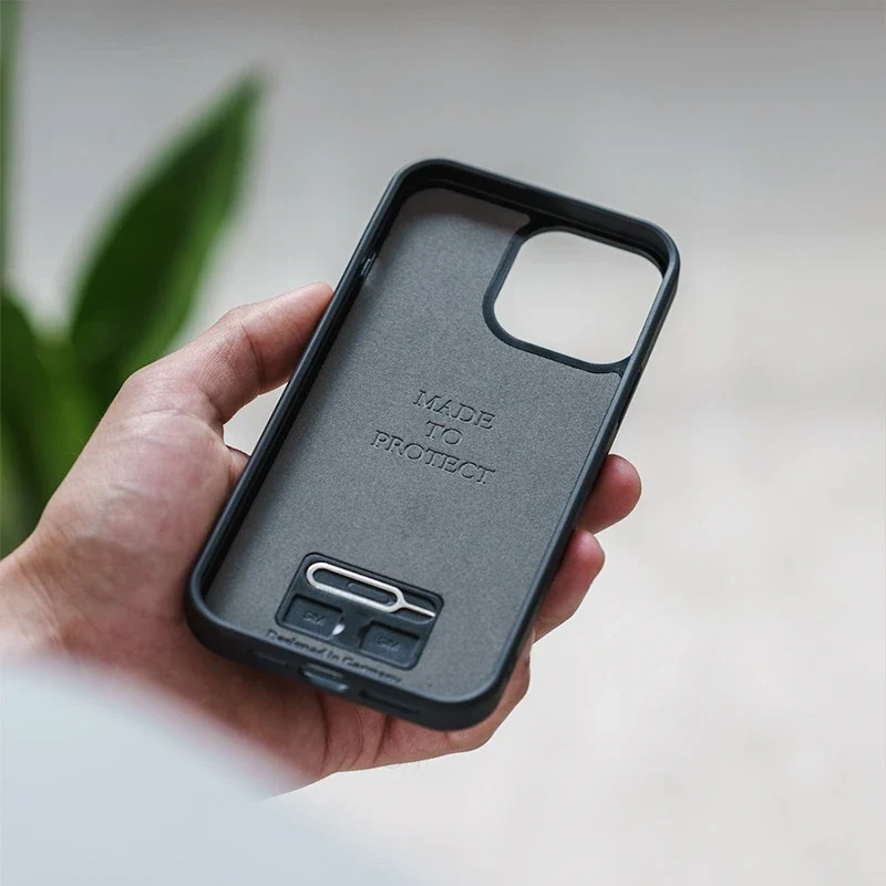 Coque pour iPhone 16e noix