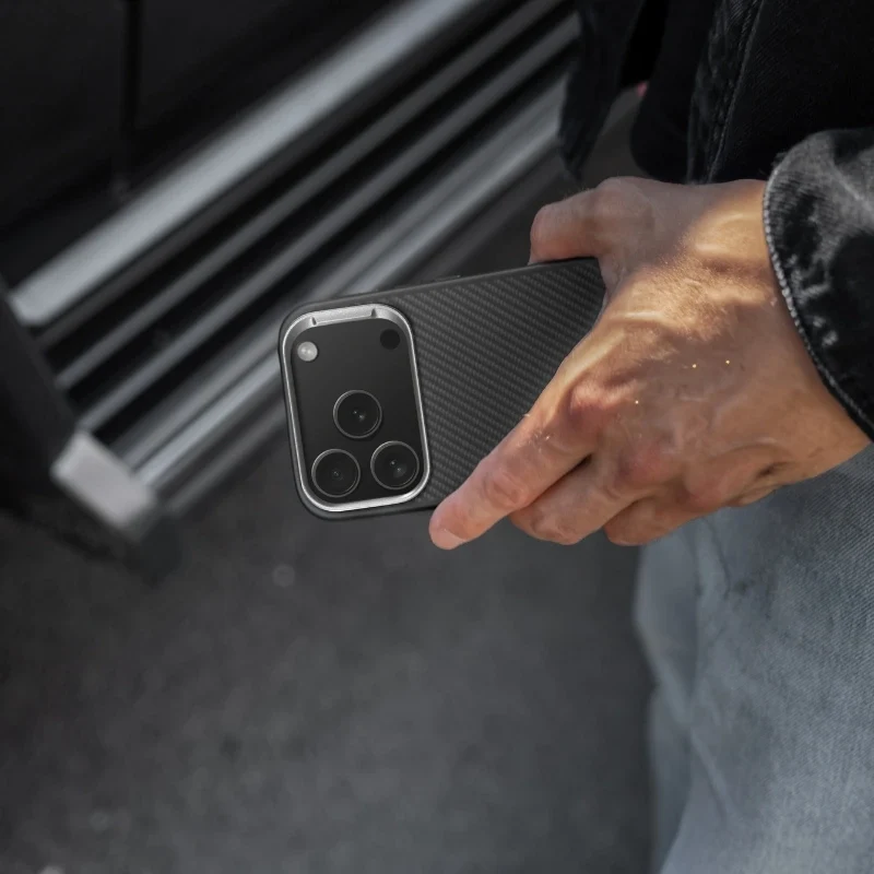 Carbon Case s de l'iPhone 18 Pro avec MagSafe