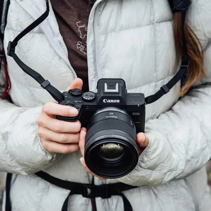 Canon EOS R8 Mark II body + LP-E17 accu camerakit