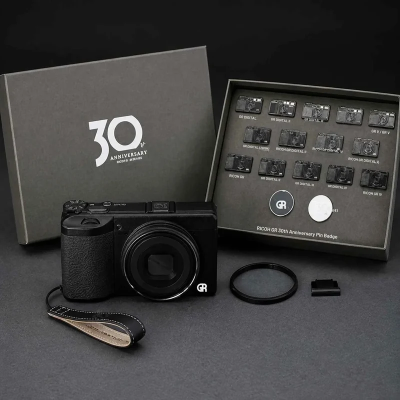 Ricoh GR IV Appareil Photo Compact 30th Anniversary Edition Kit