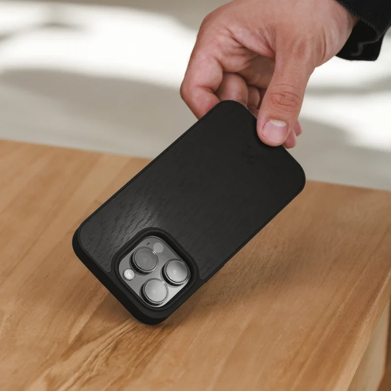 Étui pour iPhone 15 Pro Black Series