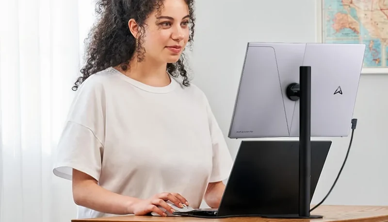 Asus ZenScreen Fold OLED MQ17QH