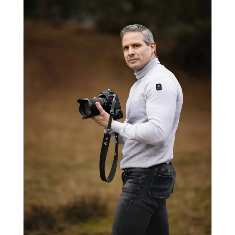 The Hantler Courroie de cou pour appareil photo Classic noir / Laiton