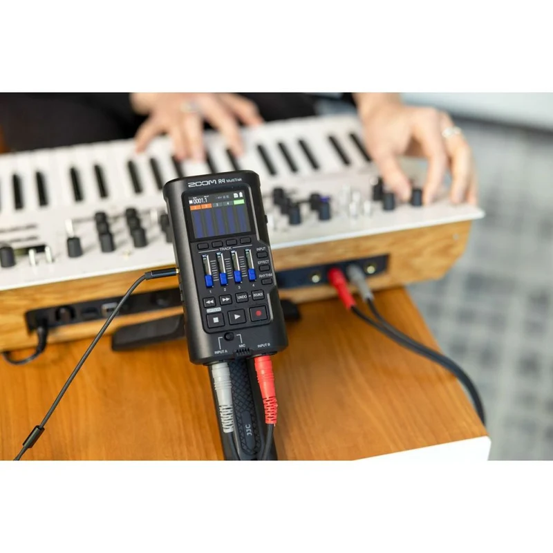 Zoom R4 MultiTrak Enregistreur portable