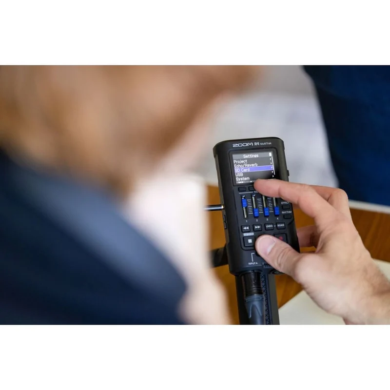 Zoom R4 MultiTrak Enregistreur portable