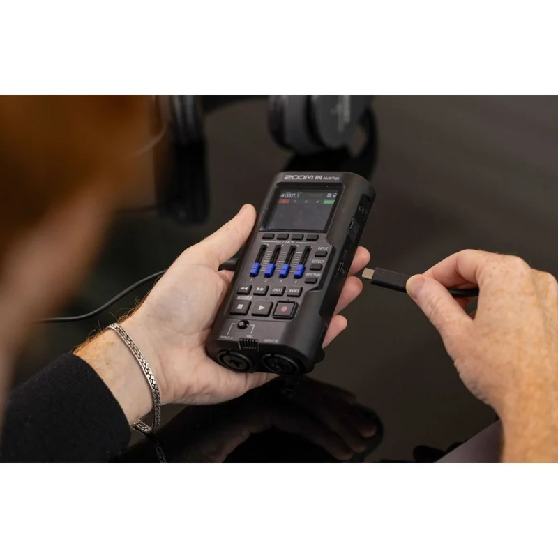 Zoom R4 MultiTrak Enregistreur portable
