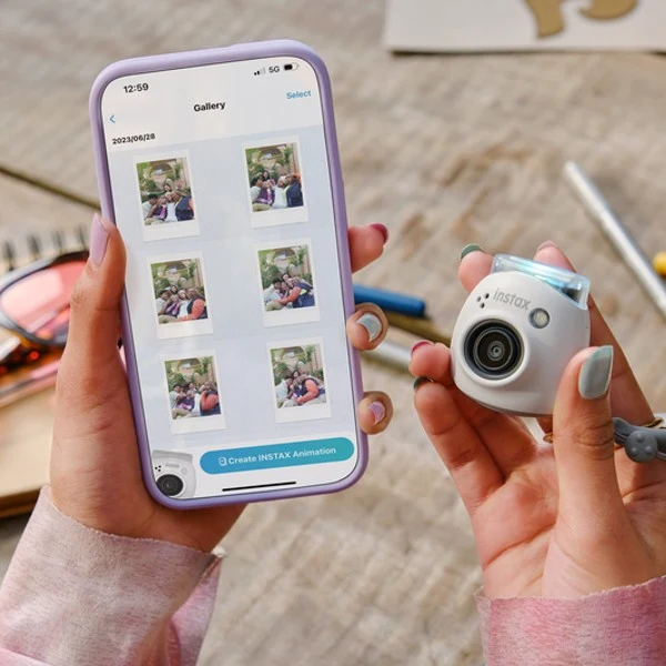 Fujifilm INSTAX PAL Appareil photo numérique, blanc laiteux
