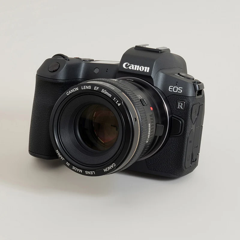 Urth Adaptateur de monture d'objectif : Compatible avec les objectifs Canon (EF / EF S) et les boîtiers d'appareils photo Canon RF