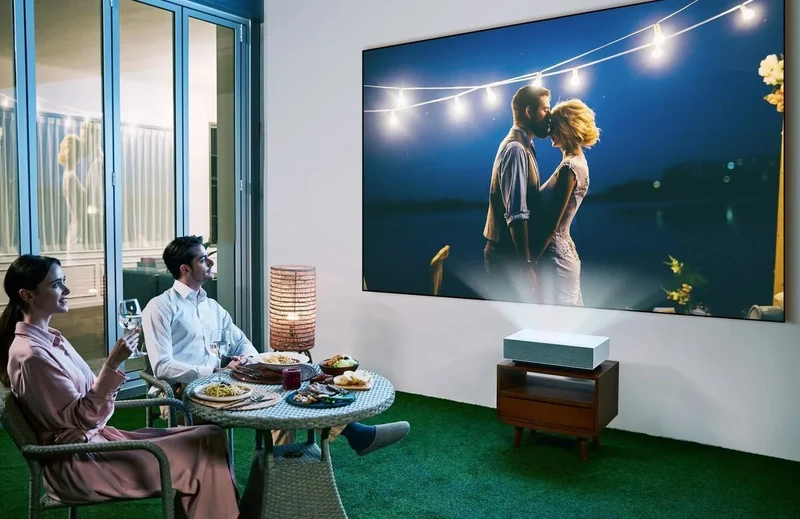 LG Electronics HU715QW