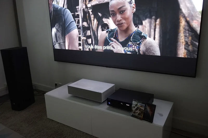 LG Electronics HU715QW