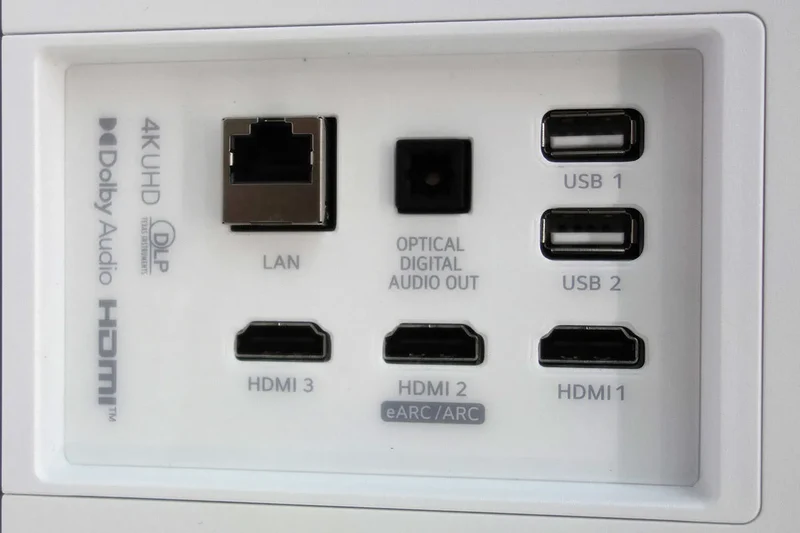 LG Electronics HU715QW