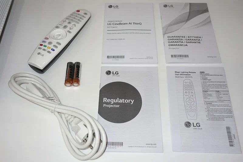 LG Electronics HU715QW