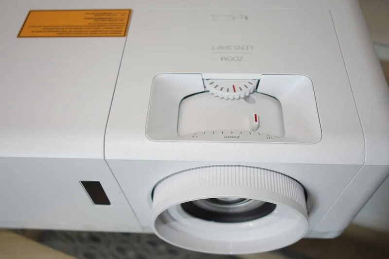 Optoma UHZ50