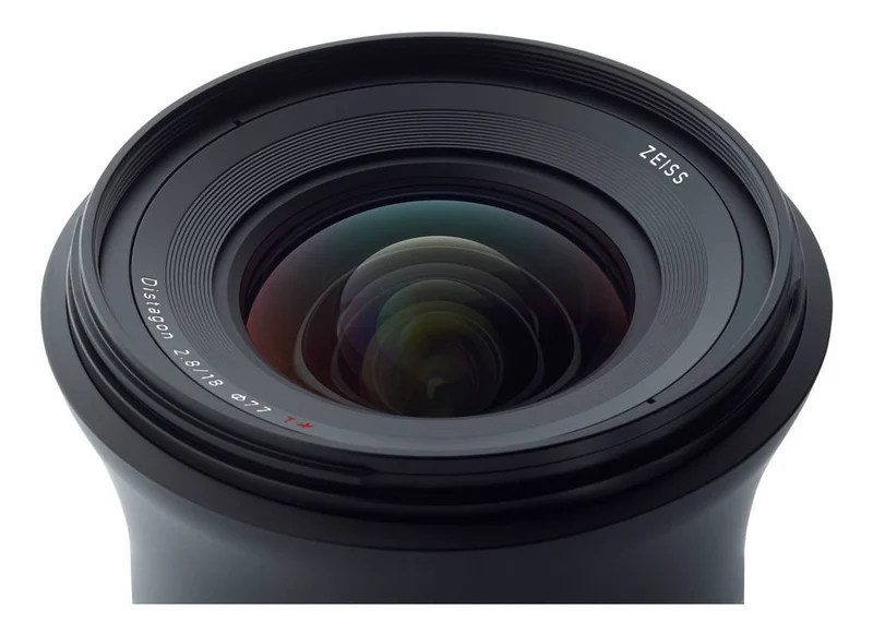 Zeiss Milvus 18mm f/2.8 monture ZE