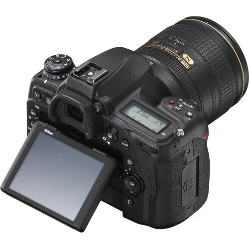 Nikon D780 Boîtier + AF-S 24-120mm f/4 VR