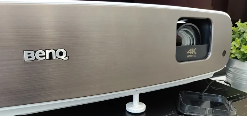BenQ W2700