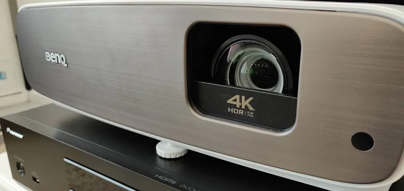 BenQ W2700