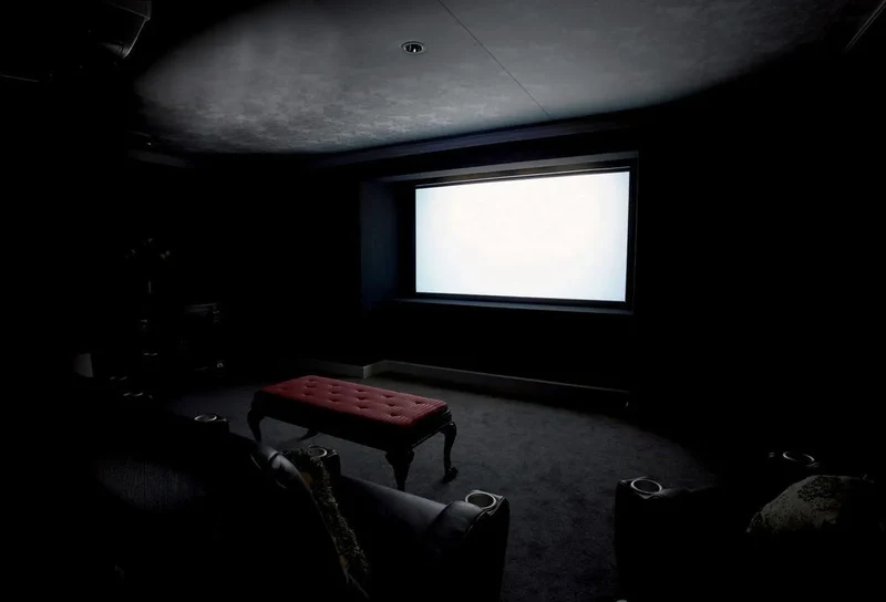 Lumene Movie Palace UHD 4K Velvet Screen 550P