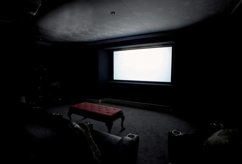 Lumene Movie Palace UHD 4K Velvet Screen 350P