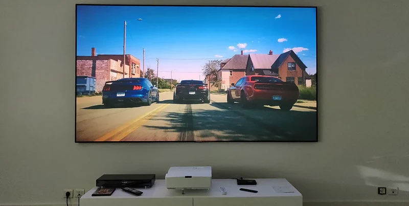 Lumene Movie Palace UHD 4K Extra Bright 270C