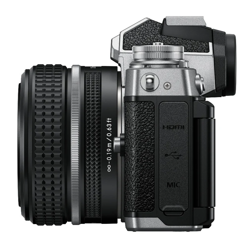Nikon Z fc + 28 f/2.8 Spécial Edition