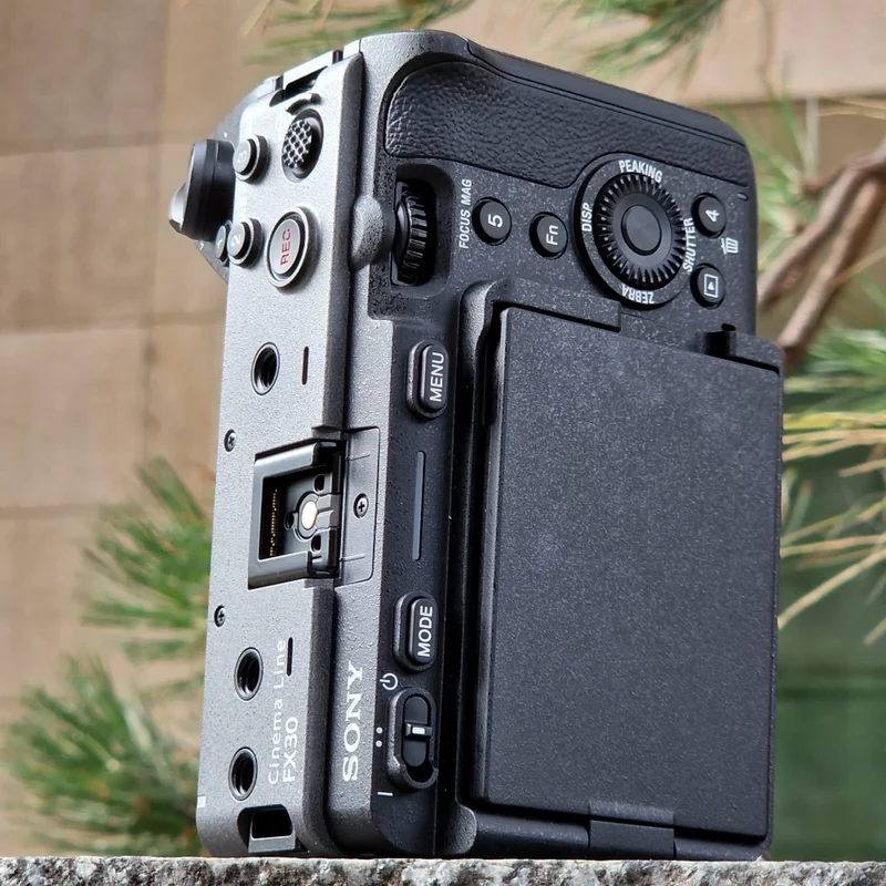 Sony FX30 + 24-105mm f/4.0