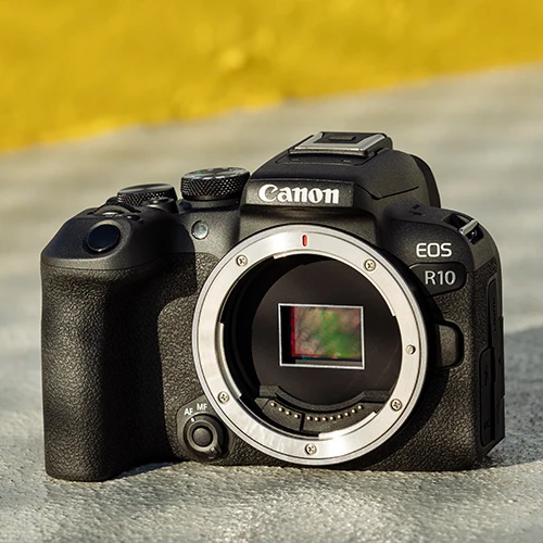 Canon EOS R10 boitier et Canon RF-S 18-45mm f/4.5-6.3 IS STM