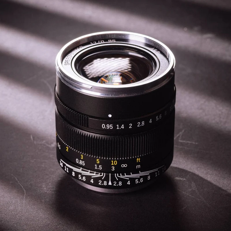 Zhongyi Mitakon 17mm f/0.95 Noir MFT