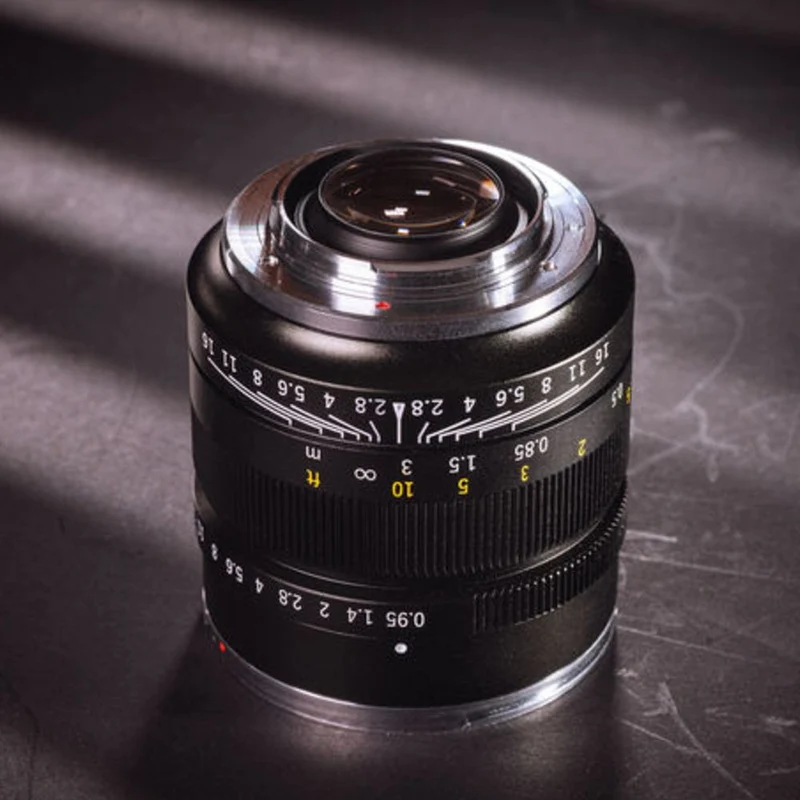 Zhongyi Mitakon 17mm f/0.95 Noir MFT