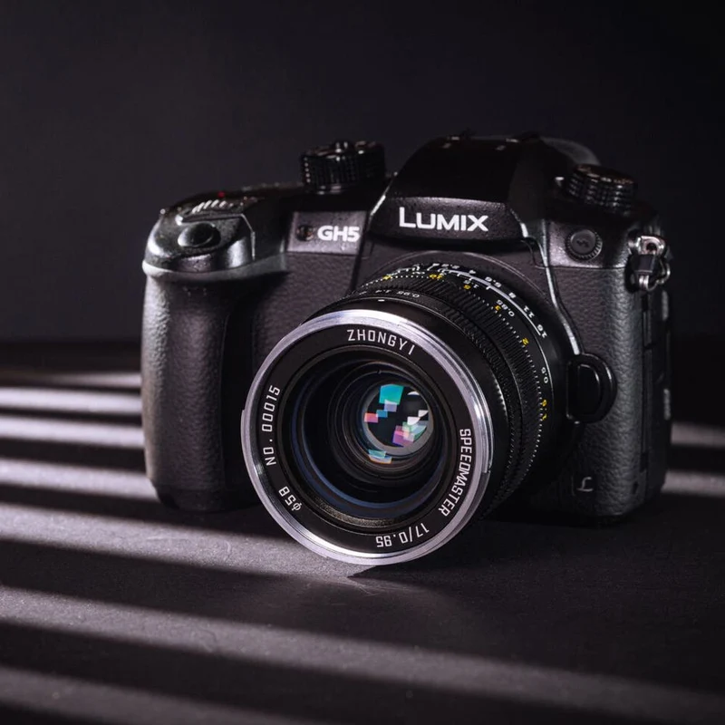 Zhongyi Mitakon 17mm f/0.95 Noir MFT