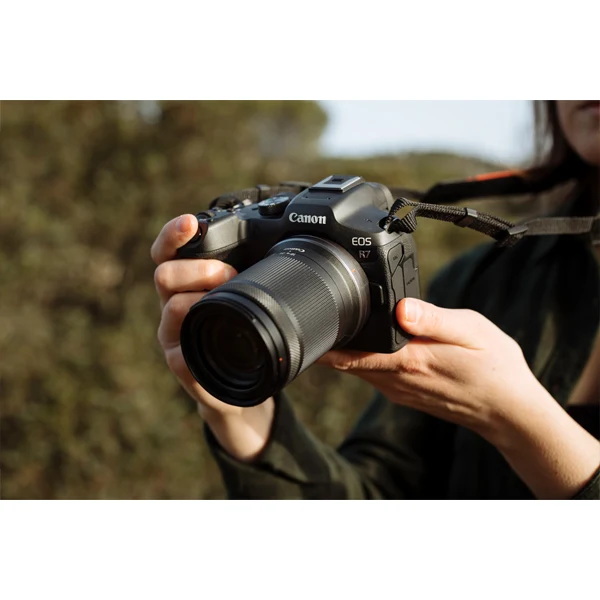 Canon EOS R7 boîtier + RF-S 18-150mm f/3.5-6.3 IS STM + adaptateur EF Pour Monture RF