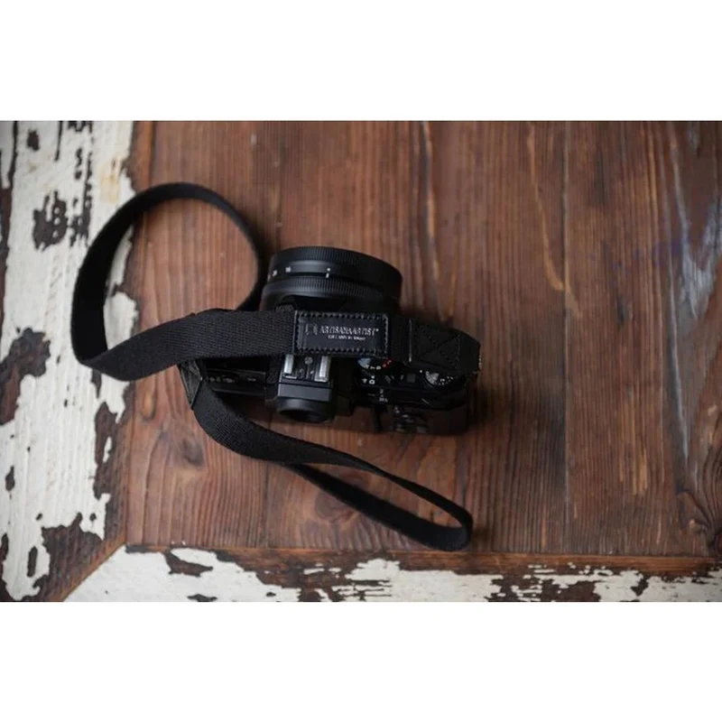 Artisan & Artist ACAM 102A appareil photo strap noir