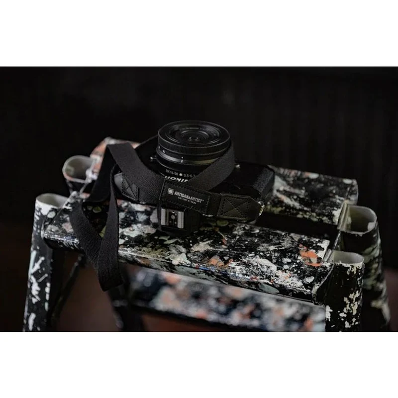 Artisan & Artist ACAM 102A appareil photo strap noir