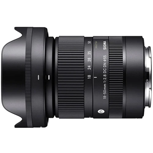 Canon EOS R7 + Sigma 18-50mm f/2.8 DC DN Canon RF Monture + Canon DM-E1 Microphone Stéréo