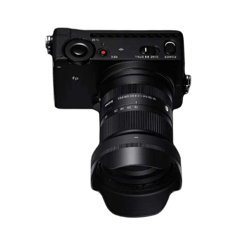 Canon EOS R7 + Sigma 18-50mm f/2.8 DC DN Canon RF Monture + Canon DM-E1 Microphone Stéréo