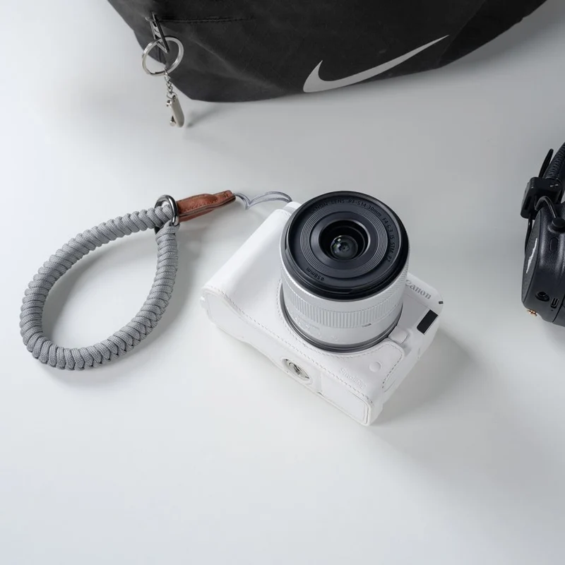 SmallRig 5431 Kit de demi-étui en cuir pour Canon EOS R50 V (blanc)