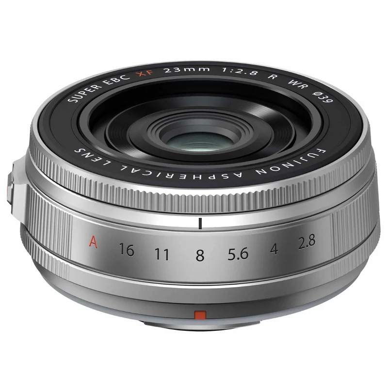 Fujifilm X-E5 + XF 23mm f/2.8 R WR argent